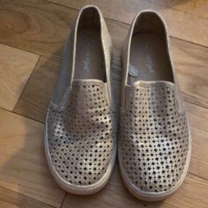 Cat and jack size 2 gold slide on sneakers